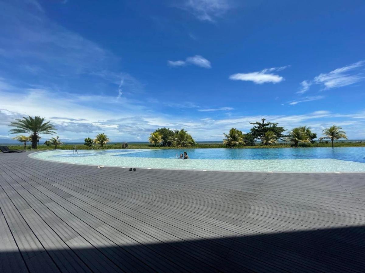 Seafront Residences Vacation Getaway سان خوان المظهر الخارجي الصورة