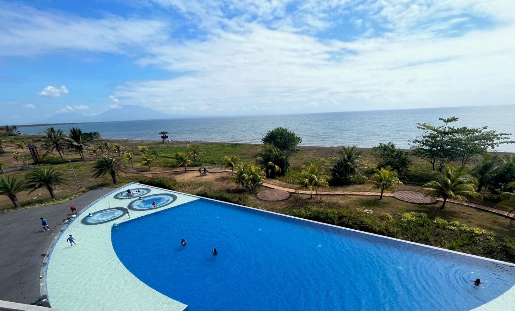 Seafront Residences Vacation Getaway سان خوان المظهر الخارجي الصورة